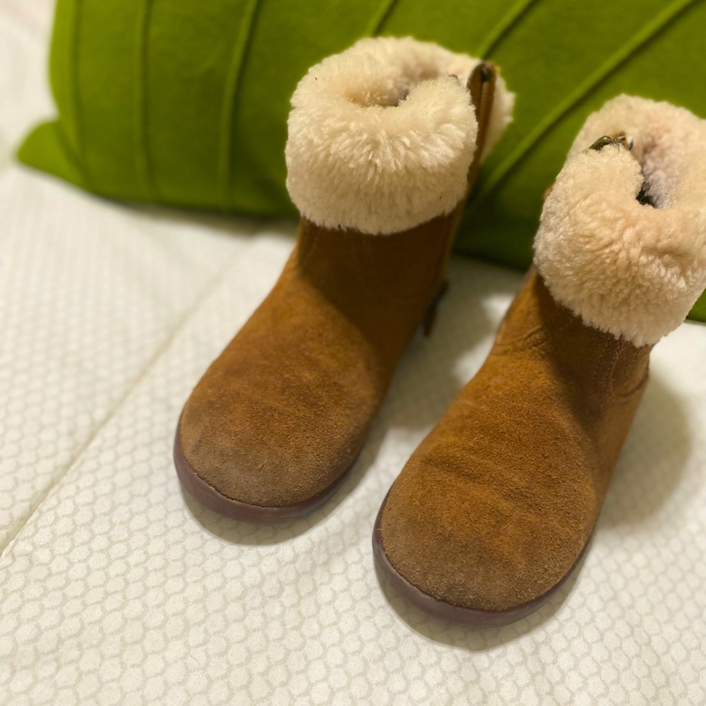 Toddler Girls Ugg Boots Size 9.5